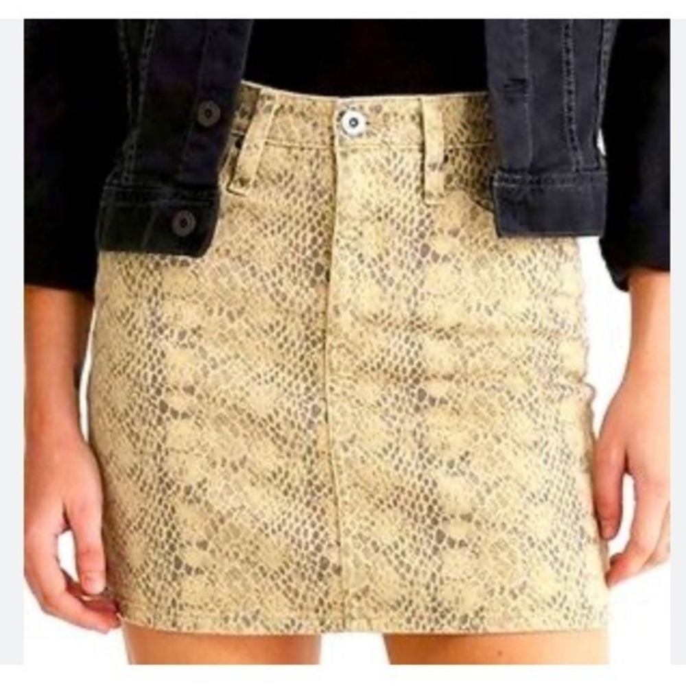 AG Adriano Goldschmied Women's Vera Mini Skirt Yellow Snakeskin Print Size 31